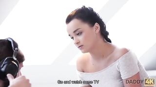 Tini kiscsaj és az idős hapsi