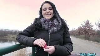 Orosz tini kiscsaj pénzért közösül