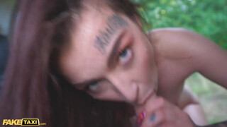 Fake Taxi - Tabitha Poison a tetovált pici kurva