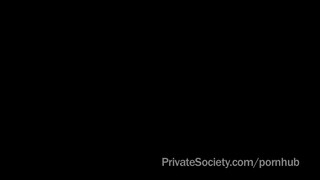 Private Society - Méretes keblű amatőr kiscsaj