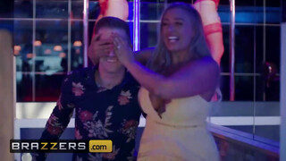 Brazzers - Blanche Bradburry szereti a méretes kárót