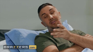 Brazzers - Savannah Bond az óriás cickós nővérke