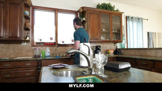 Mylf - Cali Lee a gyönyörű latin amerikai milf