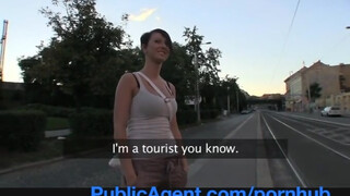 PublicAgent - Rövid hajú picsa kefélni akar