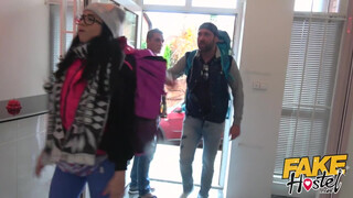 Fake Hostel - Latina bige a pasija előtt dug