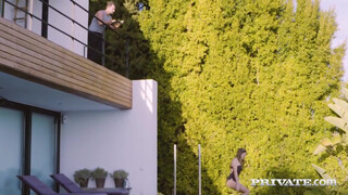 Private.com - Talia Mint a szomszéd krapekkal kefél