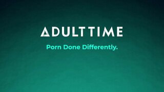 ADULT TIME - kopasz csoki picsa kinyalja a csaját