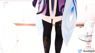 Cosplay-es lány lábbal szexel és aztán őt dugják