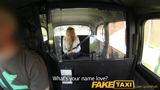 FakeTaxi szőrös muffos vörös picsa