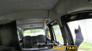 FakeTaxi - isteni testű világos szőke picsa szeret dugni
