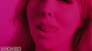 Wicked - Lena Paul szőrös pinája megdöngetve