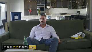 Brazzers - a tetovált pornószínész picsa elpusztítva