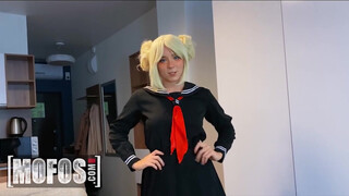 Mofos - Sweetie Fox a cosplayes hölgyemény popóba baszva