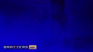 Brazzers - Cherie Deville segge is megrakva
