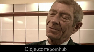 Magyar pornószínész picsa szexel vén sráccal - Oldje