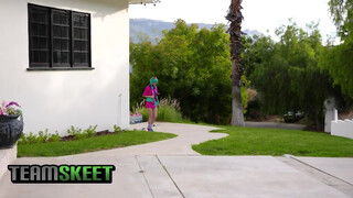 Jessie Saint a cosplayes tini spiné - TeamSkeet
