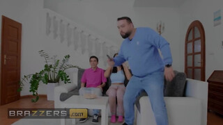 Brazzers - Jennifer Mendez tini csávó dákóján lovagol