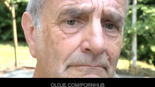 Oldje - az idős motoros és a tini kisasszony