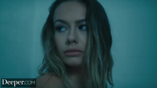 Deeper - Naomi Swann a perverz kicsike kiscsaj