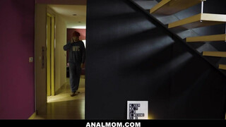 Canela Skin popója keményen bekúrva - Anal mom