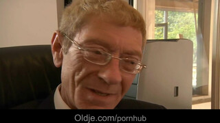 Vén fütykös és a fiatal titkárnője