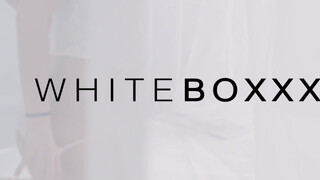 WhiteBoxxx - Angelika Grays úgy cidázza a dákót mint egy profi