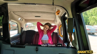 Fake Taxi - Sportos picsa megkefélve a taxiban