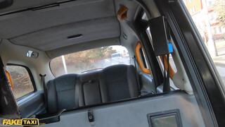 Fake Taxi - Didi Zerati a hatalmas tőgyes francia bige