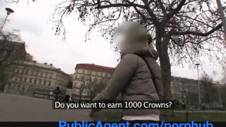 PublicAgent Hajléktalan kisasszony nem tud a hotelben fizetni