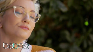Babes - Skye Blue a méretes keblű szöszi