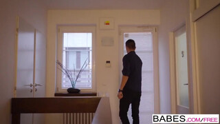 Babes - Paula Shy a méretes kannás kisasszony