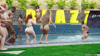 BRAZZERS - Luna Star tini krapekkal kefél