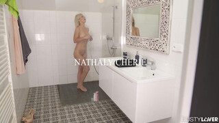 Nathaly Cherie puncija és hátsója is megkúrelva