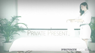 PrivateBlack - Julia Rocka a izgató masszőr bige