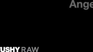 TUSHYRAW - Angel Youngs hátsó bejáratba rakva