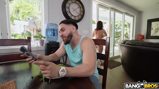 BANGBROS - Crystal Chase a méretes cickós latina kiscsaj