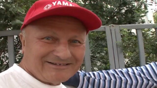 Gyuribácsi és a haverja kúrják a kisasszonyt