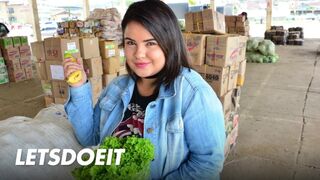 Dagadt spanyol milf muffja mélyen bekúrva xiomarától