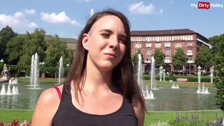 Német turista kiscsaj kültéri anális baszása