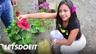 A néger hajú latina milf-et utcai vadászatban szerezzük be mély dugásra