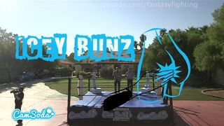 Forró fantasy harc hatalmas cickós tini bombázókkal