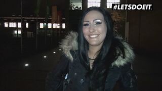 Mira grey német néger szajha reszeli az idegent pénzért a buszon