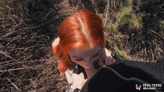 Szexy vörös tini Madi Collins kibelezi a puncáját és alaposan megdugja a hatalmas lőcse