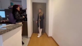 A szomszéd kiscsaj leszbi vágyait teljesítem hálából