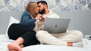 Tökéletes tini csábítja a szűz faszit legelső randin - beleélvezés a punciba