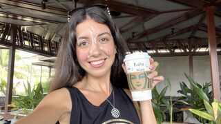 Tini cumizás a starbucks mosdójában – arcára spriccelő hímvessző utána kávézás nyálkával középen