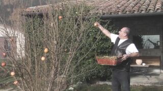 Izgató világos szőke tini amatőr análba kefélve és szájba lőve nagy farasszal